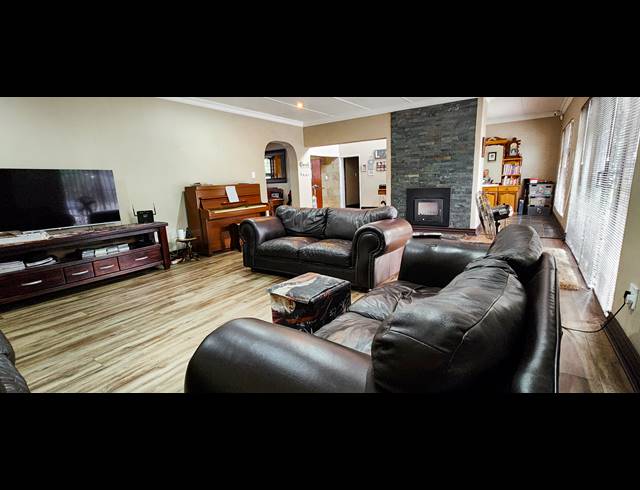 4 BEDROOM HOUSE FOR SALE IN SASOLBURG EXT 23